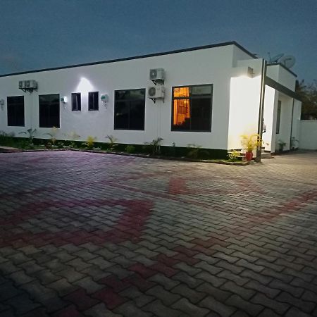 Chibuba Airport Accommodation Dar es Salaam Bagian luar foto
